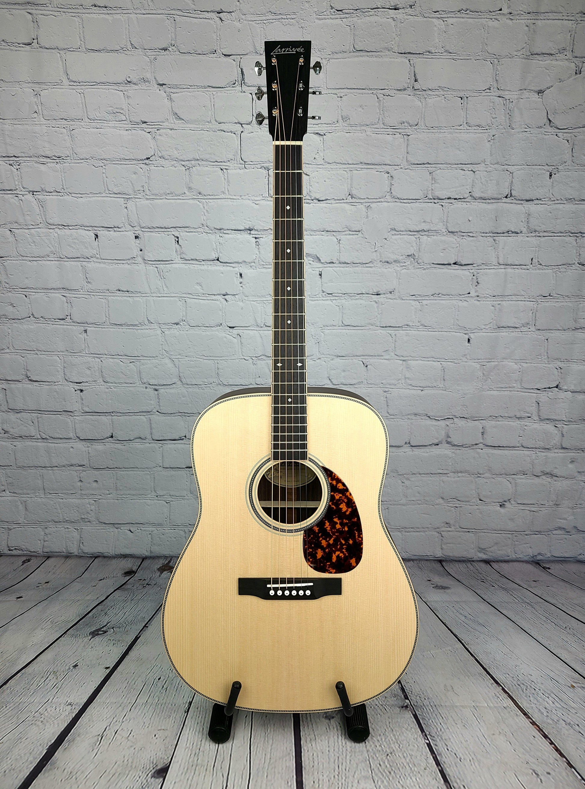 Larrive D-40R Acoustic Guitar