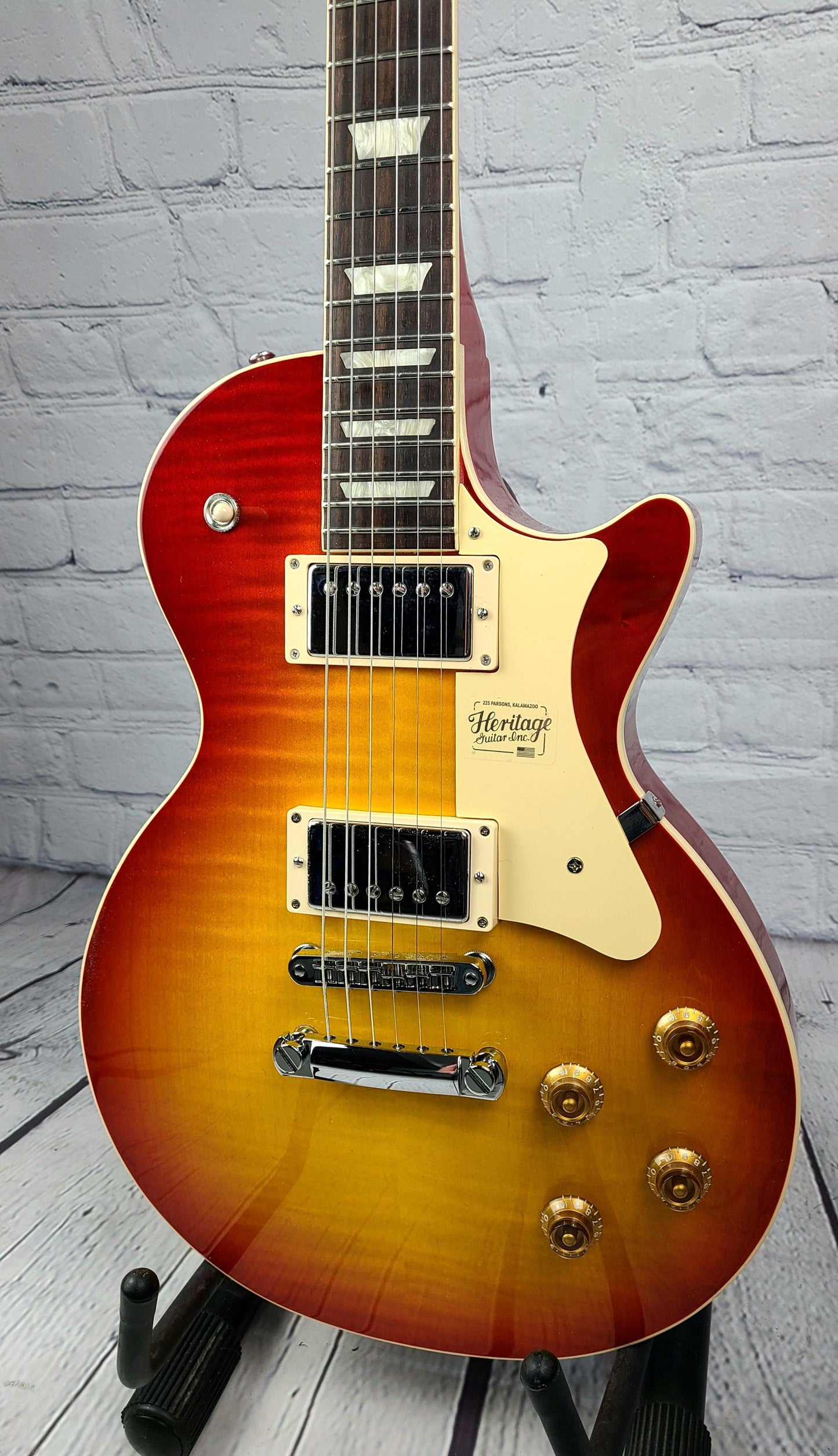 Heritage H-150 VCS Singlecut Electric Guitar Vintage Cherry Sunburst - Guitar Brando