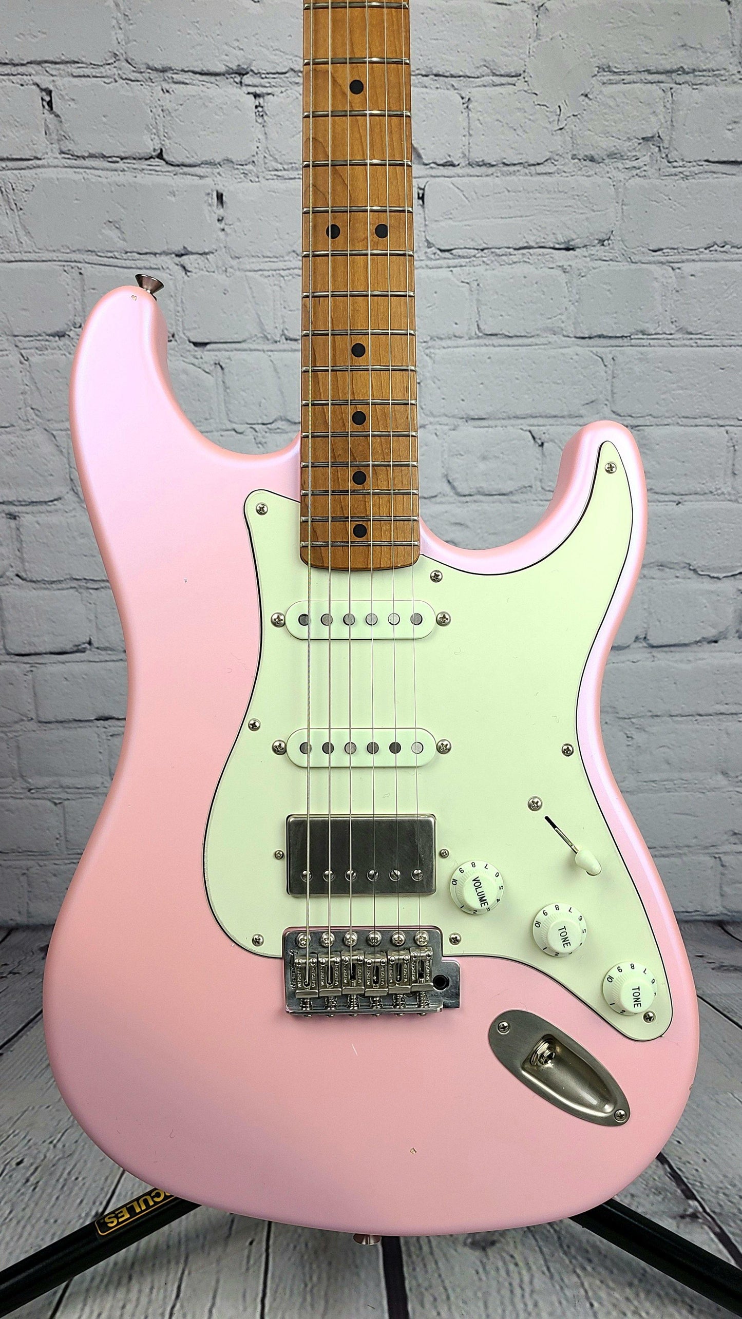 LSL Instruments Saticoy One B HSS Ice Pink Roasted Maple Neck - Guitar Brando