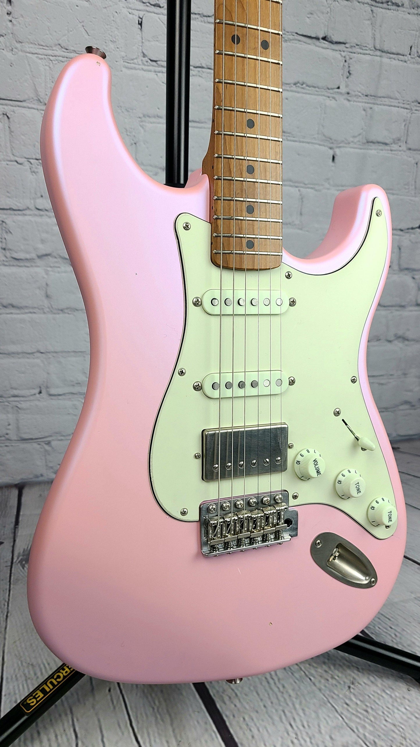 LSL Instruments Saticoy One B HSS Ice Pink Roasted Maple Neck - Guitar Brando