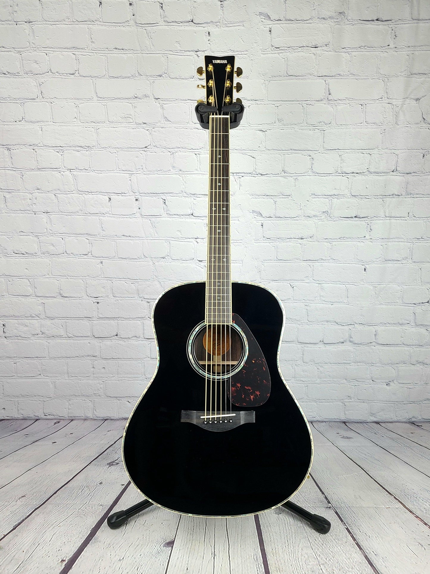 Yamaha LL16D Deluxe Solid Rosewood Electric Acoustic Gloss Black - Guitar Brando