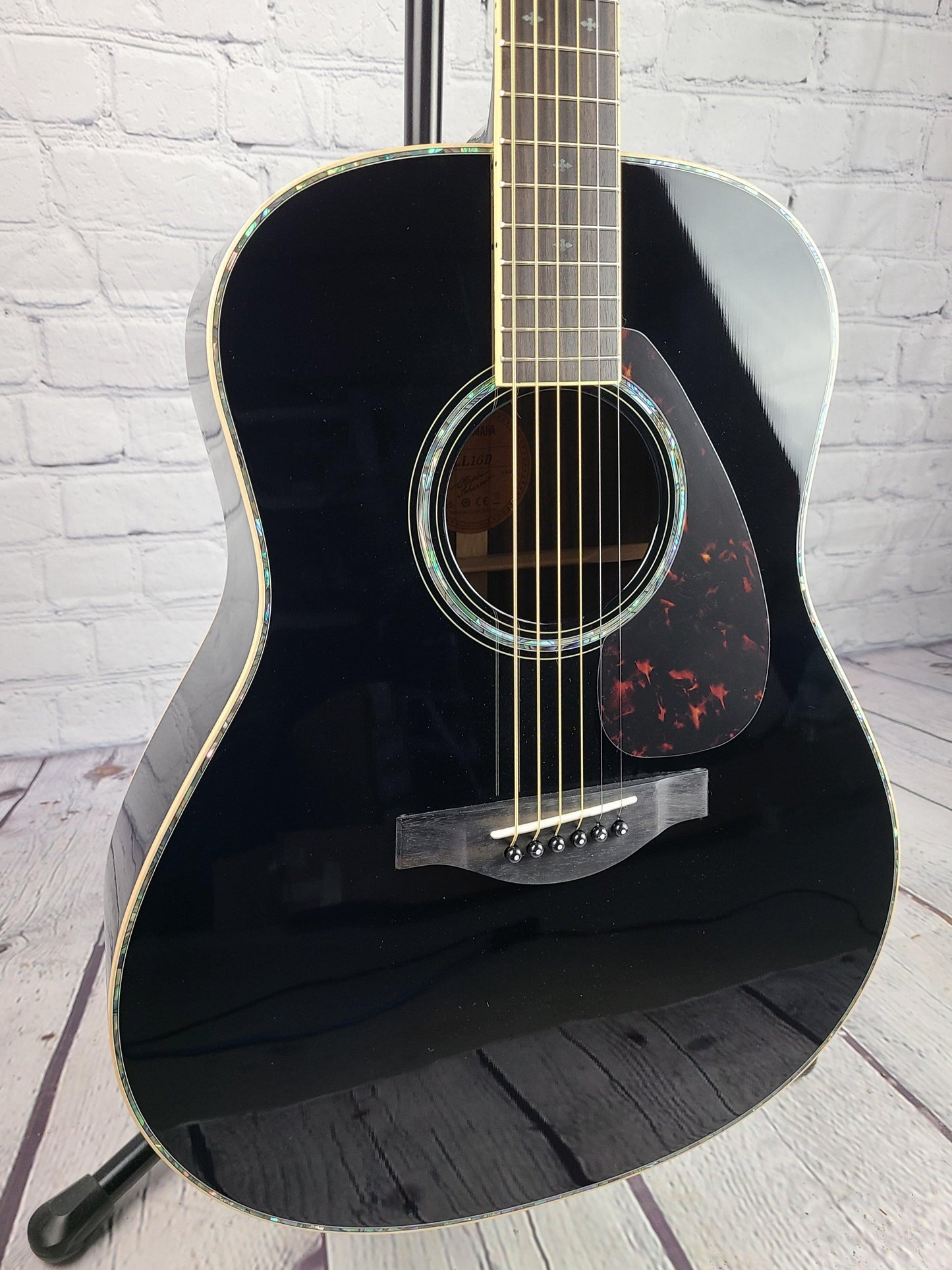 Yamaha LL16D Deluxe Solid Rosewood Electric Acoustic Gloss Black - Guitar Brando