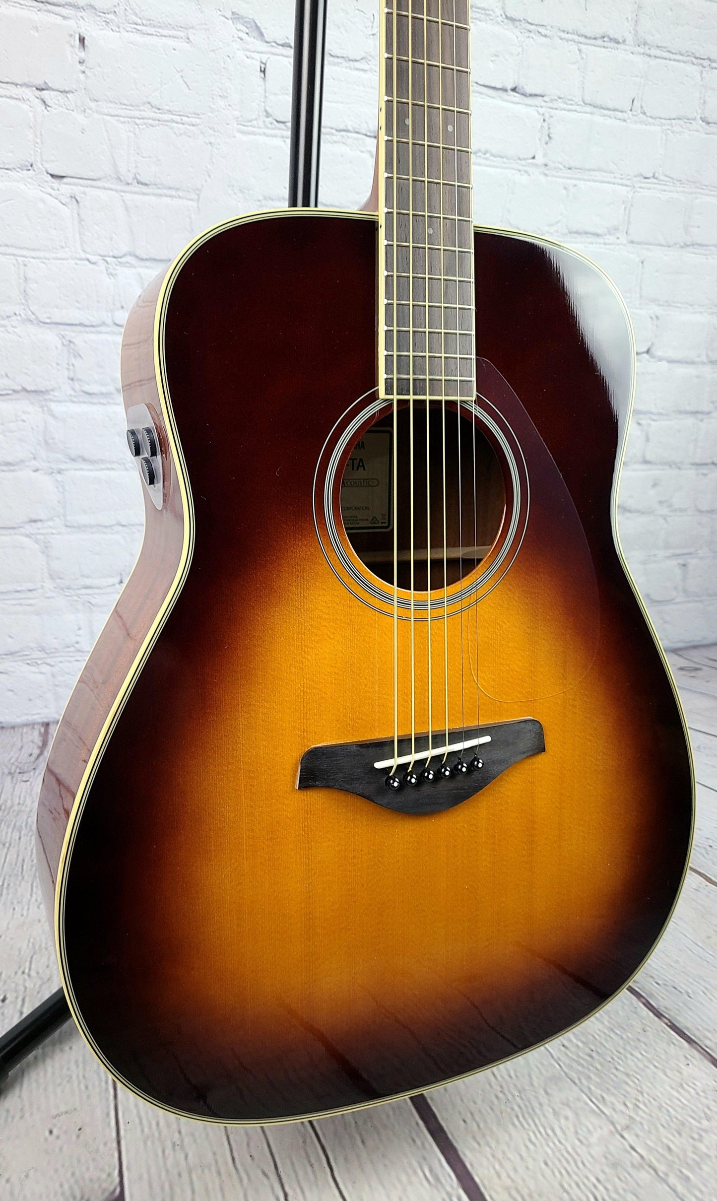 Yamaha FGTA BS TransAcoustic Acoustic Guitar Brown Sunburst - Guitar Brando