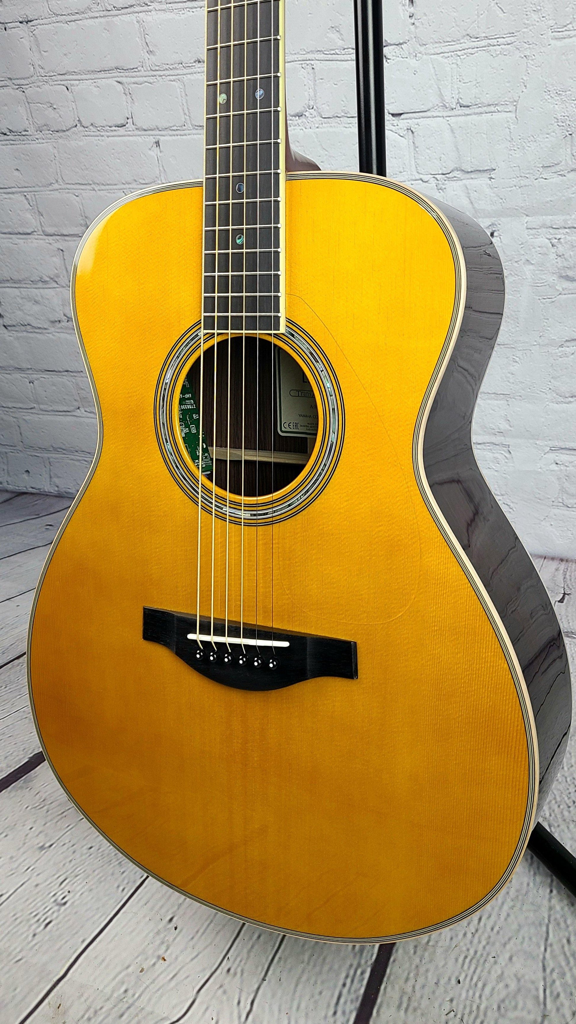 Yamaha LSTA VT TransAcoustic Concert Acoustic Guitar Vintage Tint - Guitar Brando