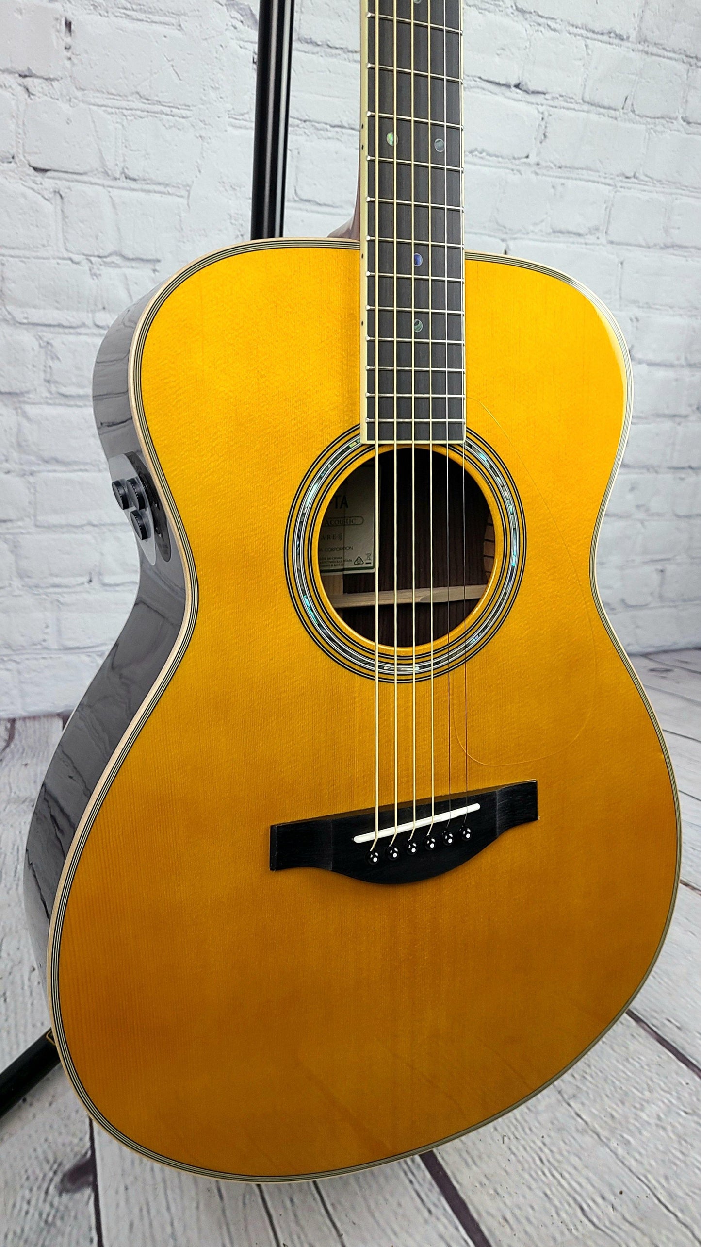 Yamaha LSTA VT TransAcoustic Concert Acoustic Guitar Vintage Tint - Guitar Brando