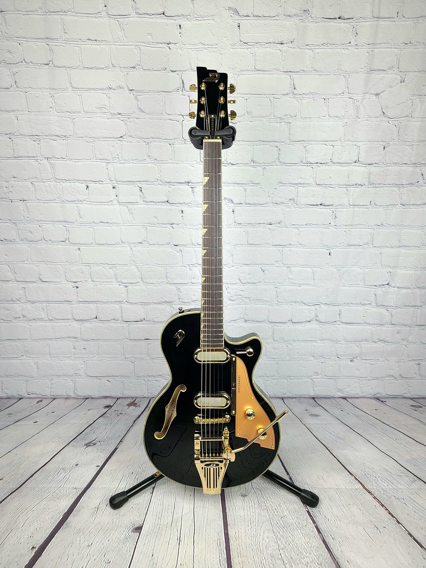 Duesenberg Guitars Starplayer TV Phonic Black Gold Electric Guitar DTV-PC-BK - Guitar Brando