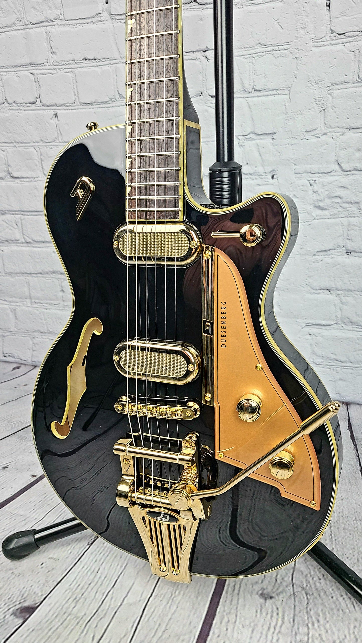 Duesenberg Guitars Starplayer TV Phonic Black Gold Electric Guitar DTV-PC-BK - Guitar Brando