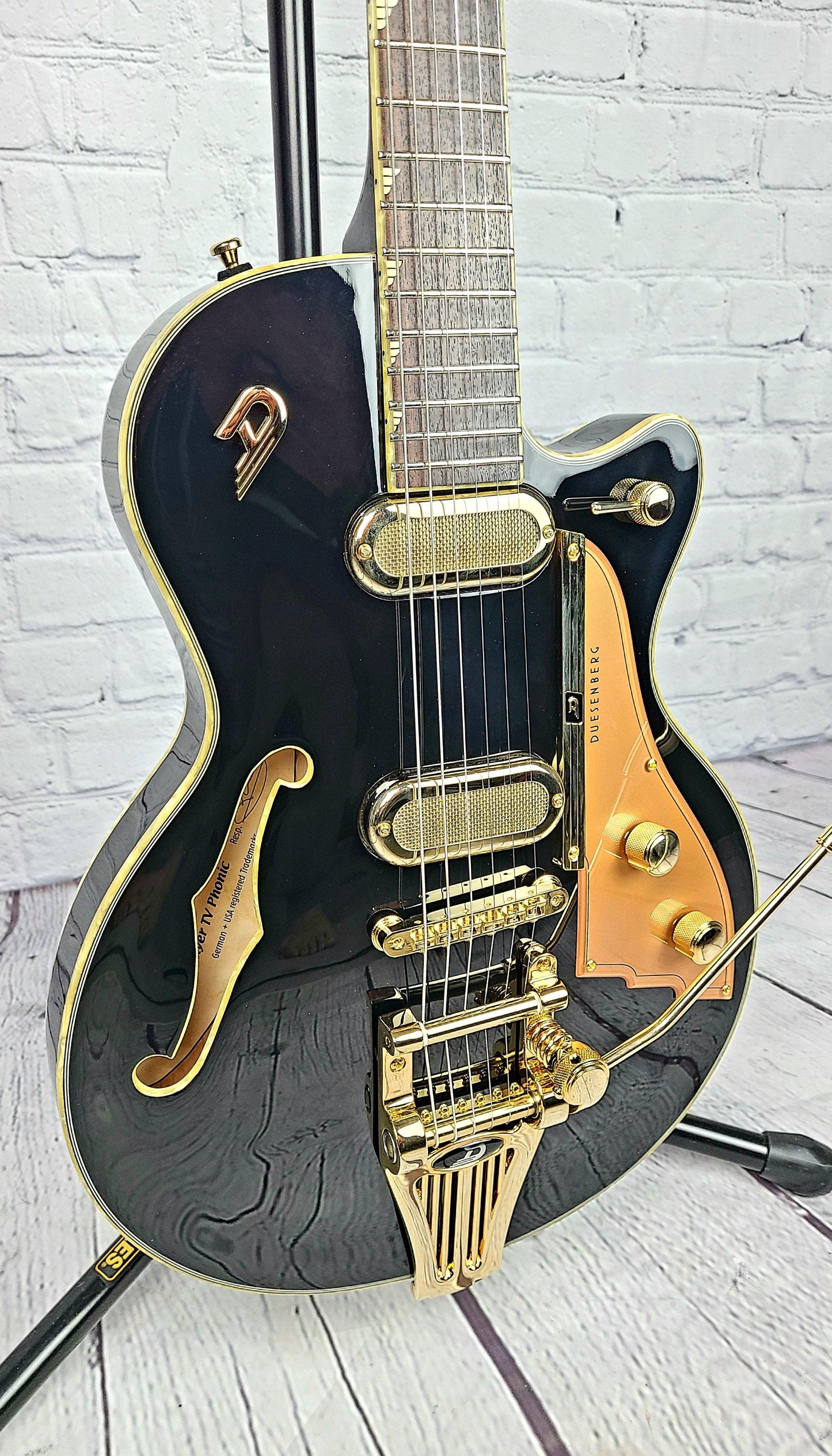 Duesenberg Guitars Starplayer TV Phonic Black Gold Electric Guitar DTV-PC-BK - Guitar Brando