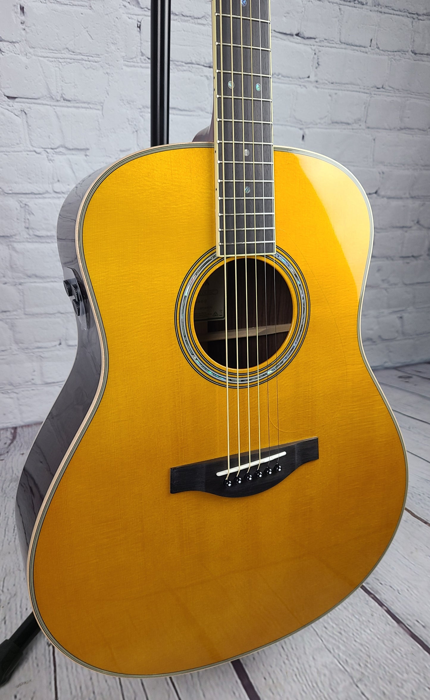 Yamaha LLTA VT TransAcoustic Acoustic Guitar Vintage Tint