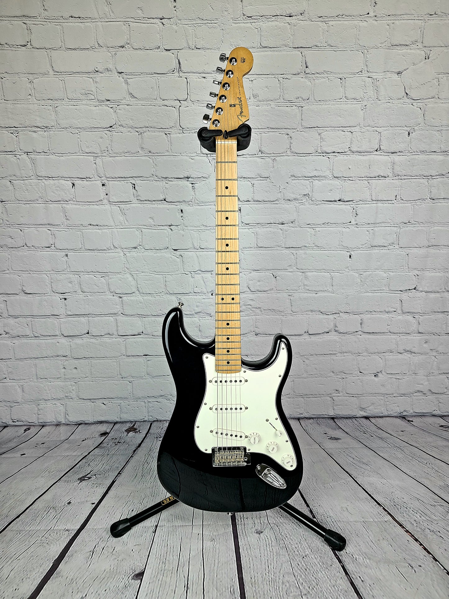 USED Fender Player Stratocaster Black Maple Fretboard c/w Hardshell Case 2018