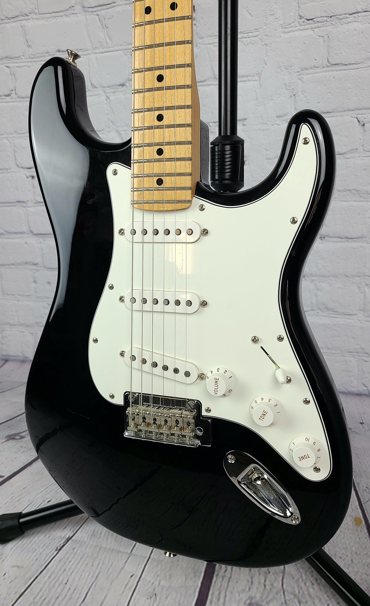 USED Fender Player Stratocaster Black Maple Fretboard c/w Hardshell Case 2018