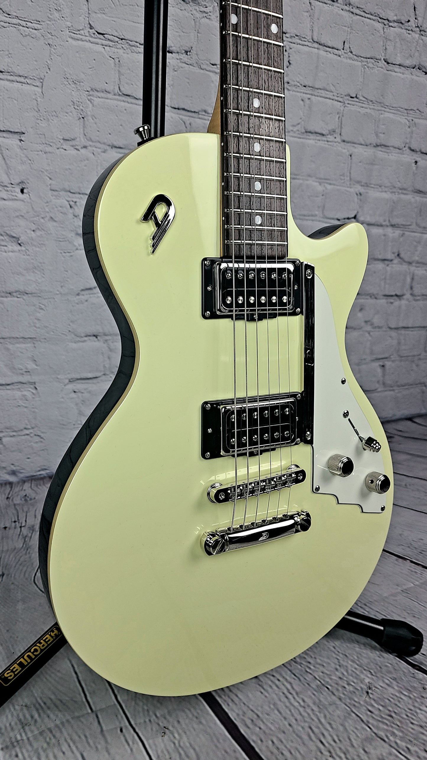 Duesenberg Guitars Starplayer Special Vintage White Electric Guitar Black DSP-VW