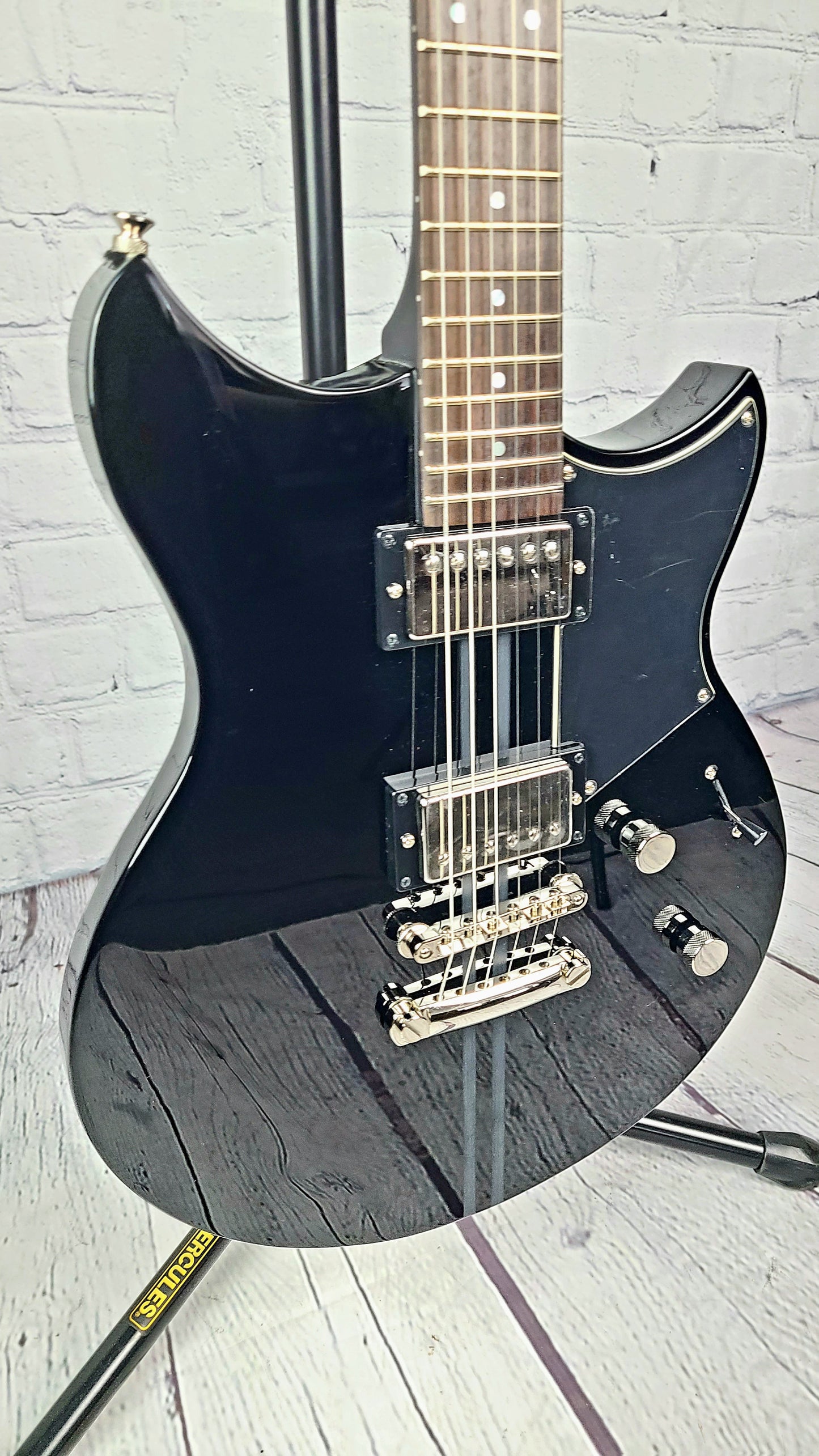 Yamaha Revstar II Element RSE20 BL Gloss Black Electric Guitar