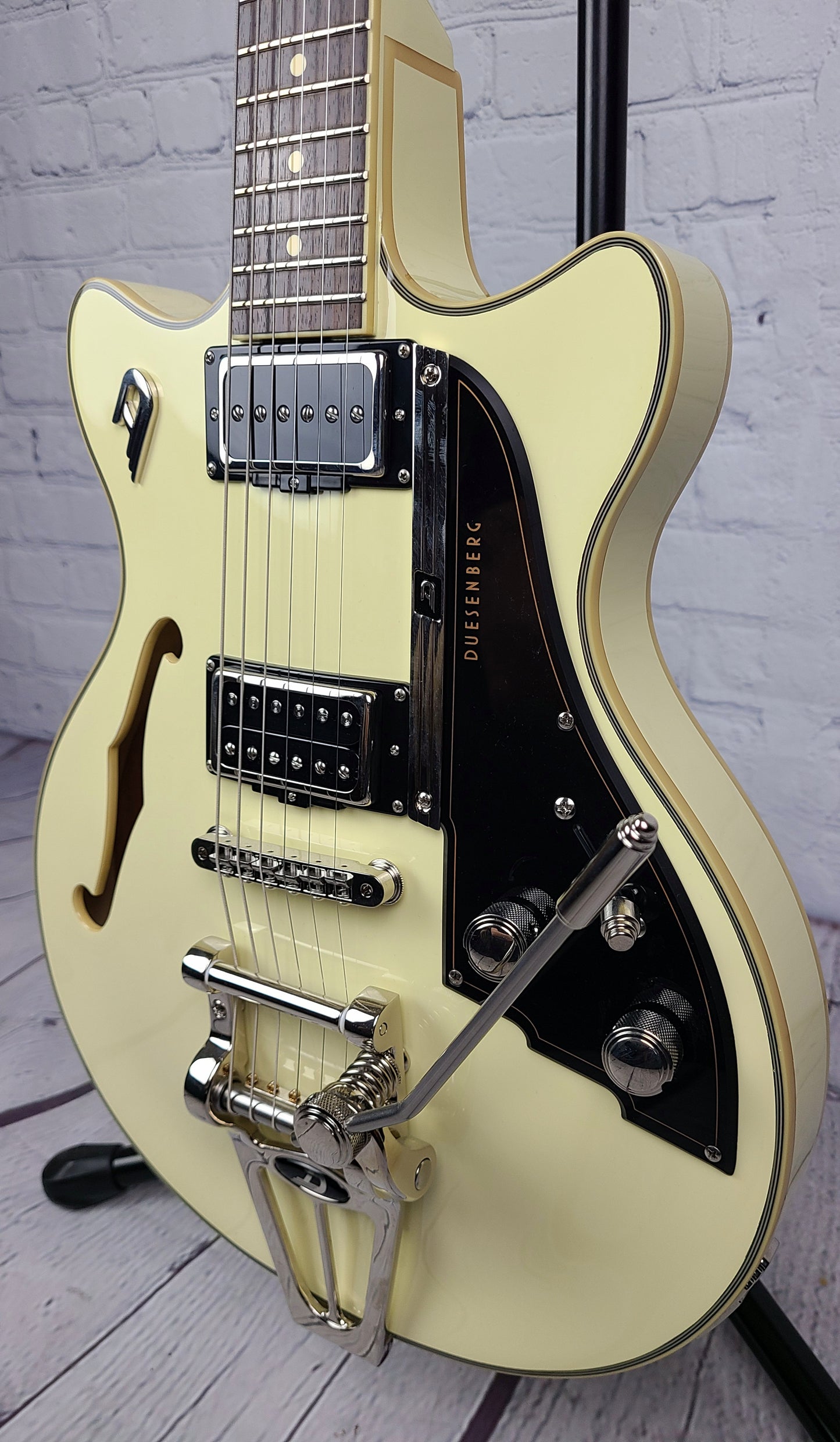 Duesenberg Guitars Fullerton TV Semi-Hollow Electric Guitar Vintage White