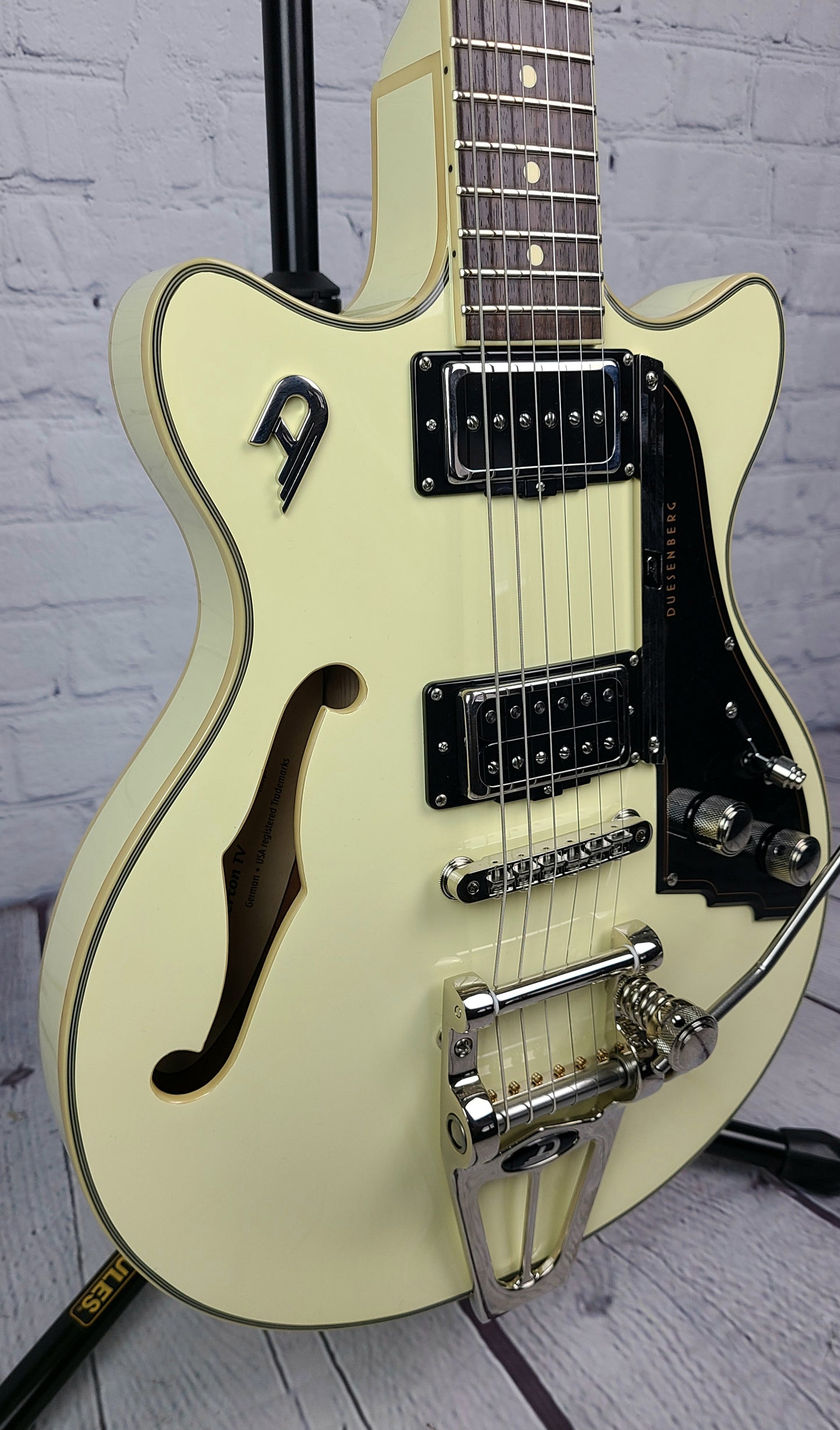 Duesenberg Guitars Fullerton TV Semi-Hollow Electric Guitar Vintage White