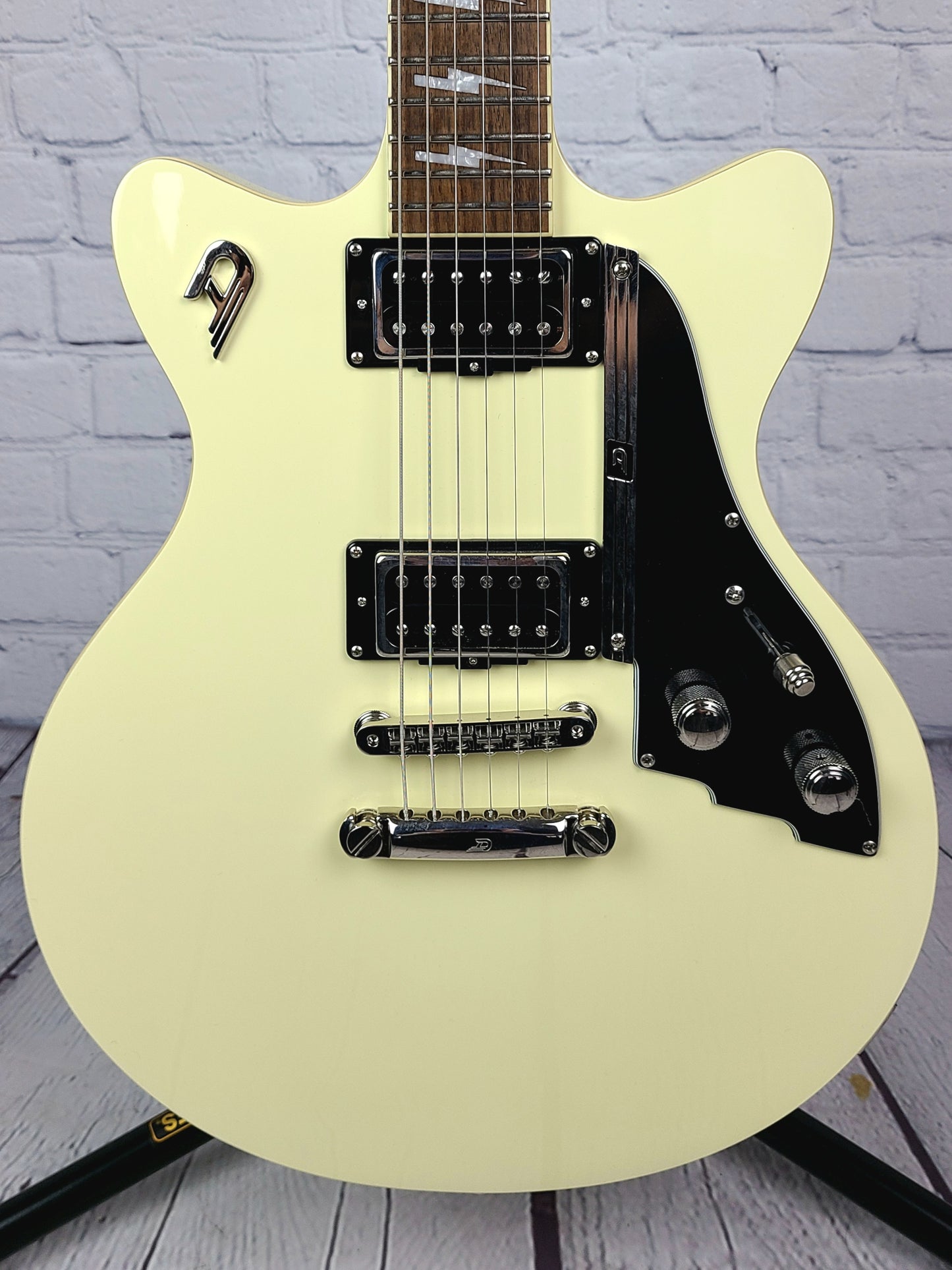 Duesenberg Guitars Bonneville Solid Body Electric Guitar Vintage White