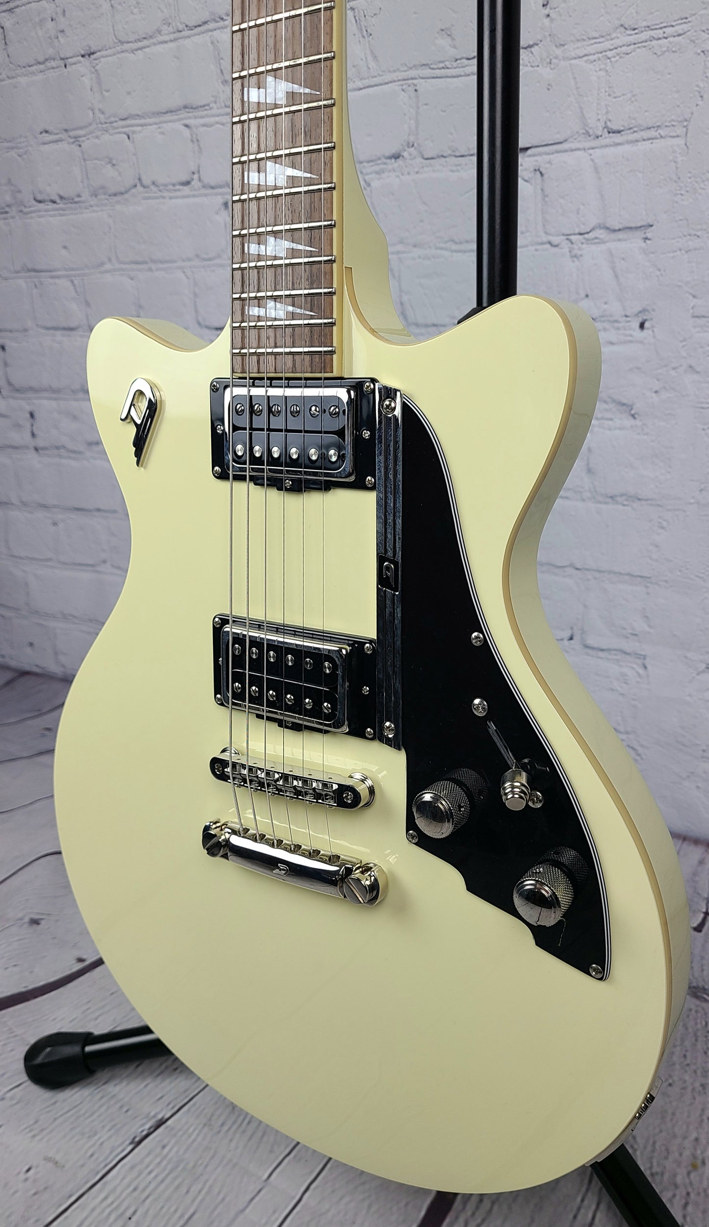Duesenberg Guitars Bonneville Solid Body Electric Guitar Vintage White