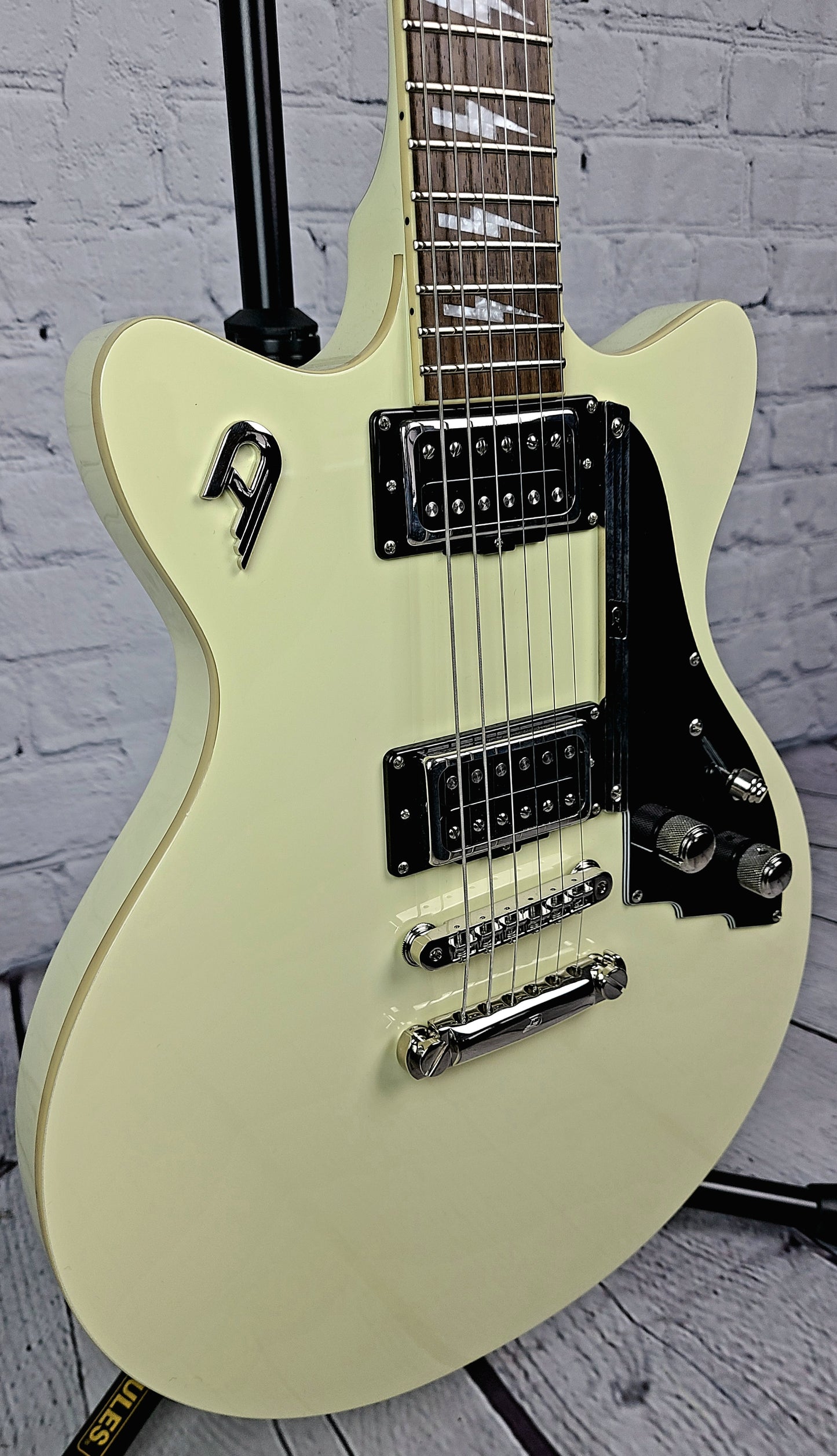 Duesenberg Guitars Bonneville Solid Body Electric Guitar Vintage White