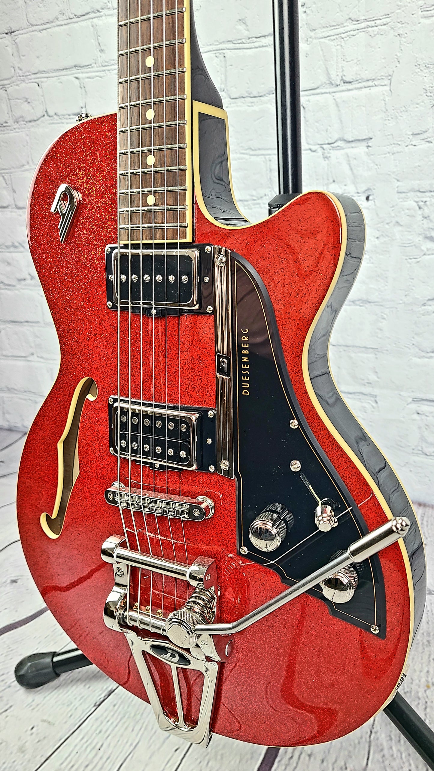 Duesenberg Starplayer TV Semi-Hollow Electric Guitar Red Sparkle DTV-RDS
