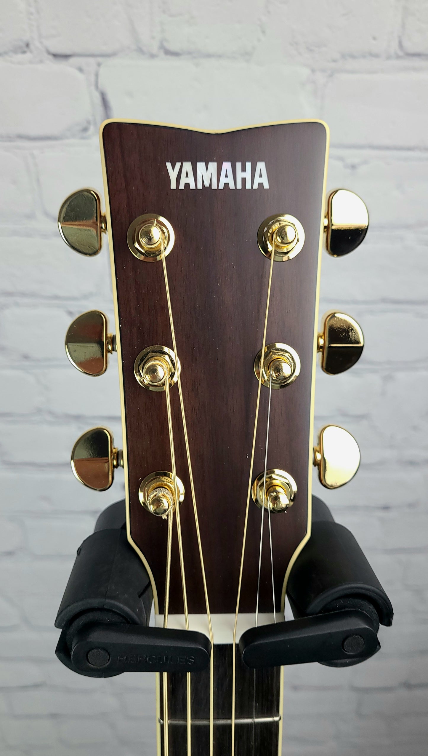 Yamaha LL16D Deluxe Solid Rosewood Electric Acoustic Natural