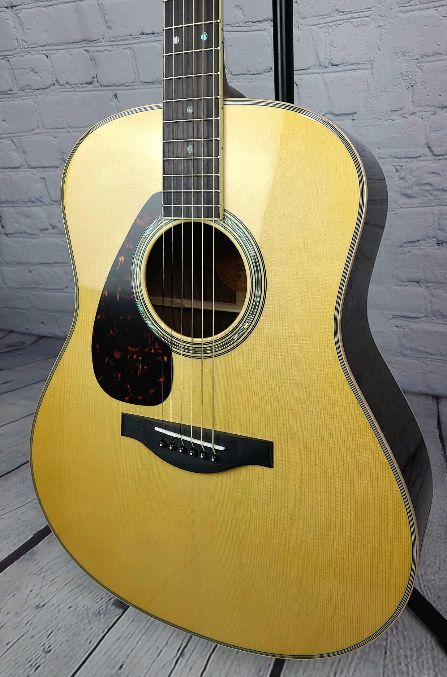 Yamaha LL16L ARE Left Handed Solid Rosewood Electric Acoustic Guitar Natural