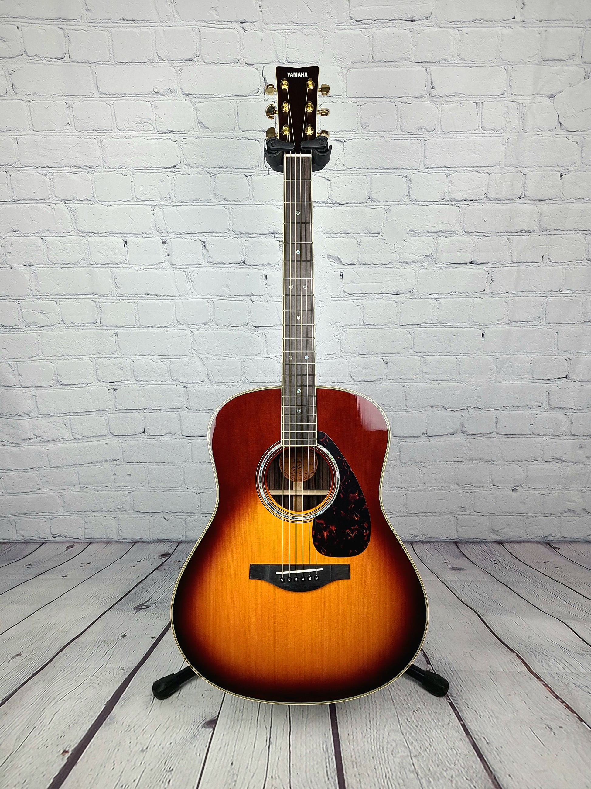 Yamaha LL16 A.R.E. BS Solid Rosewood Electric Acoustic Brown