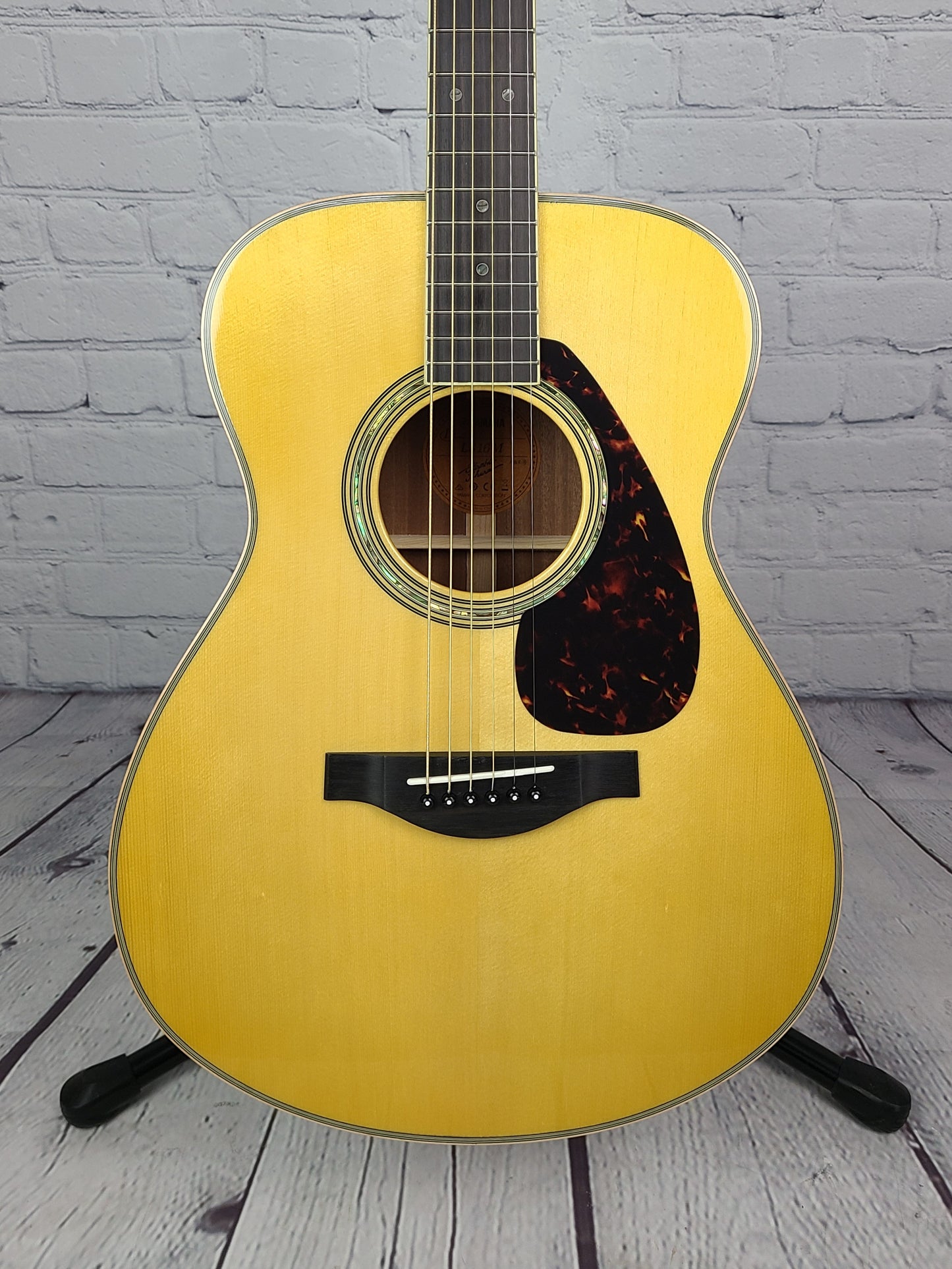 Yamaha LS16M ARE Concert Acoustic Guitar Vintage Tint Mahogany