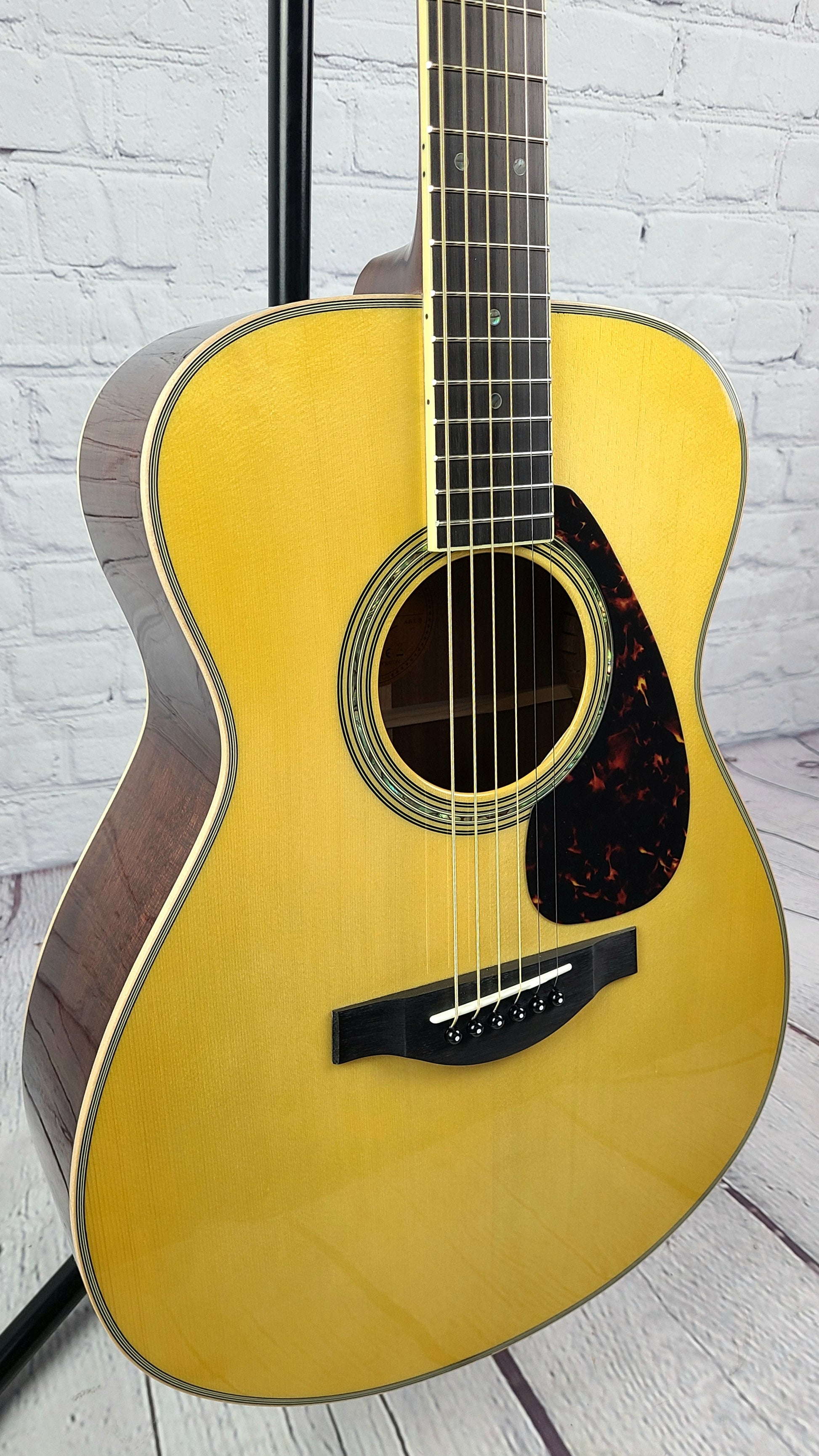 Yamaha LS16M ARE Concert Acoustic Guitar Vintage Tint Mahogany