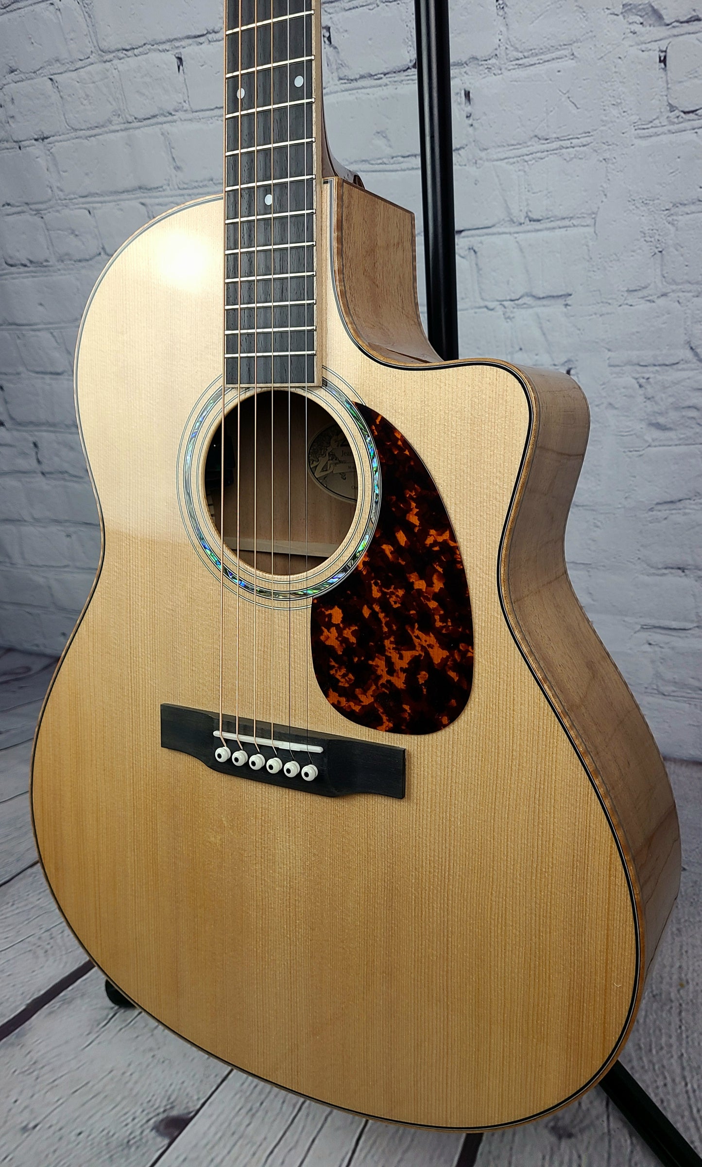 Larrivee LV-05 Select Series Electric Acoustic Guitar Gloss Mahogany L.R. Baggs