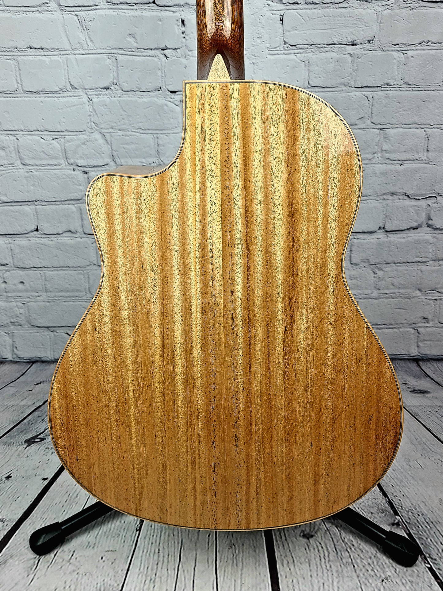 Larrivee LV-05 Select Series Electric Acoustic Guitar Gloss Mahogany L.R. Baggs