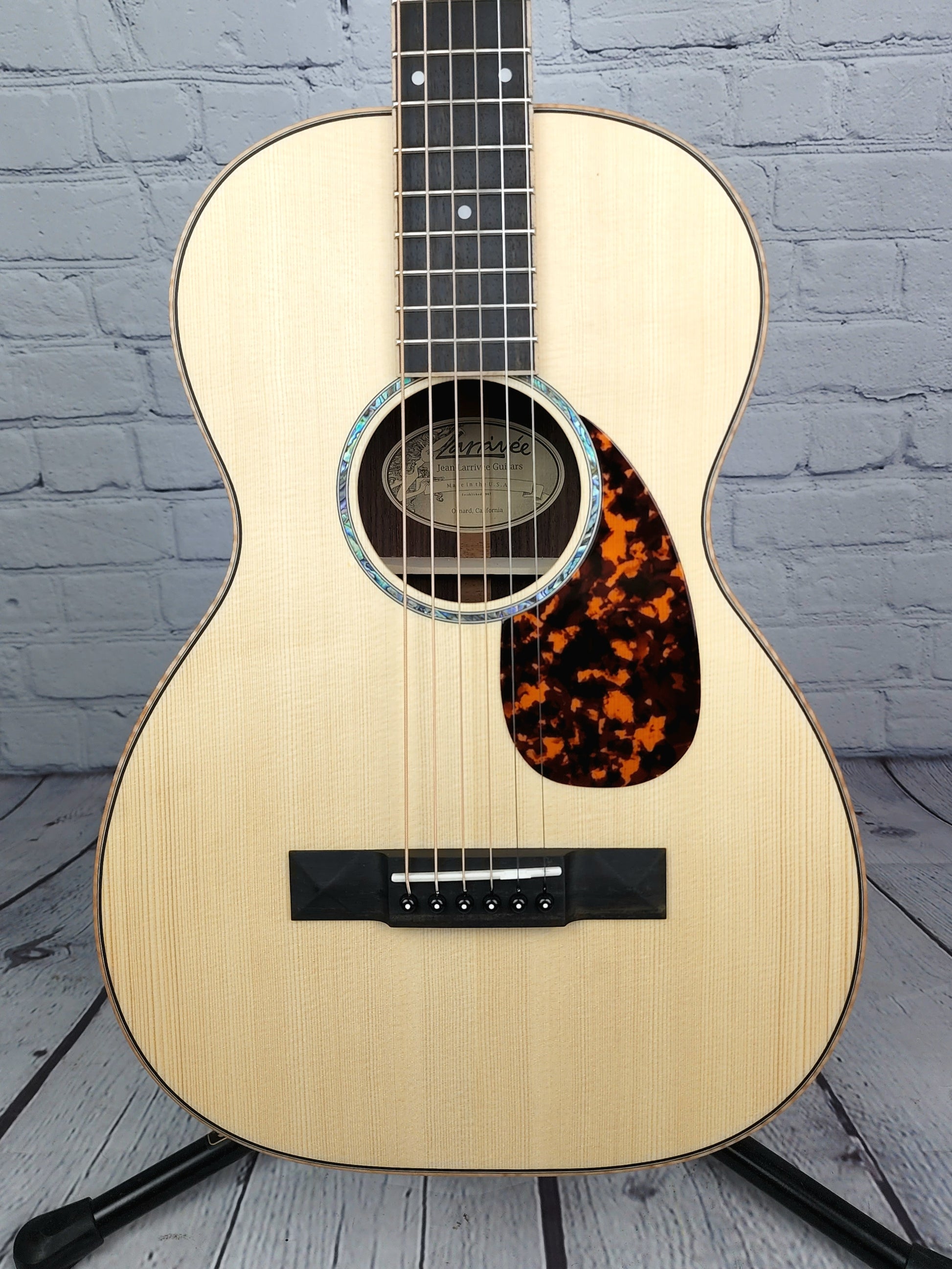 Larrivee P-03R Rosewood Parlor JCL Inlay Moon Spruce Top Pyramid 