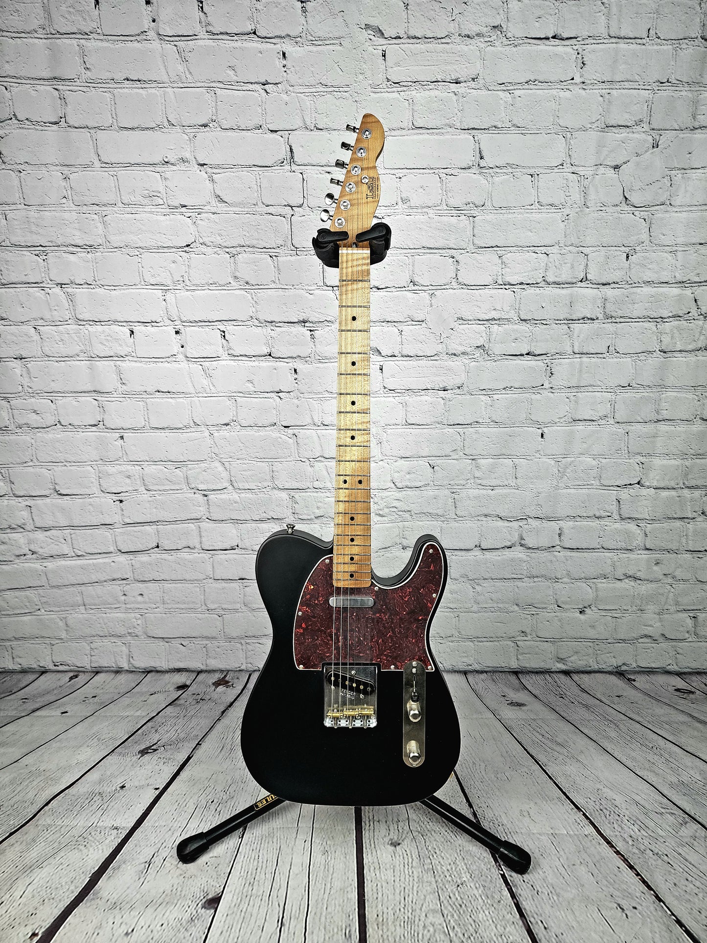 LSL Instruments Tbone One Black Electric Guitar Roasted Maple Neck Tortoise
