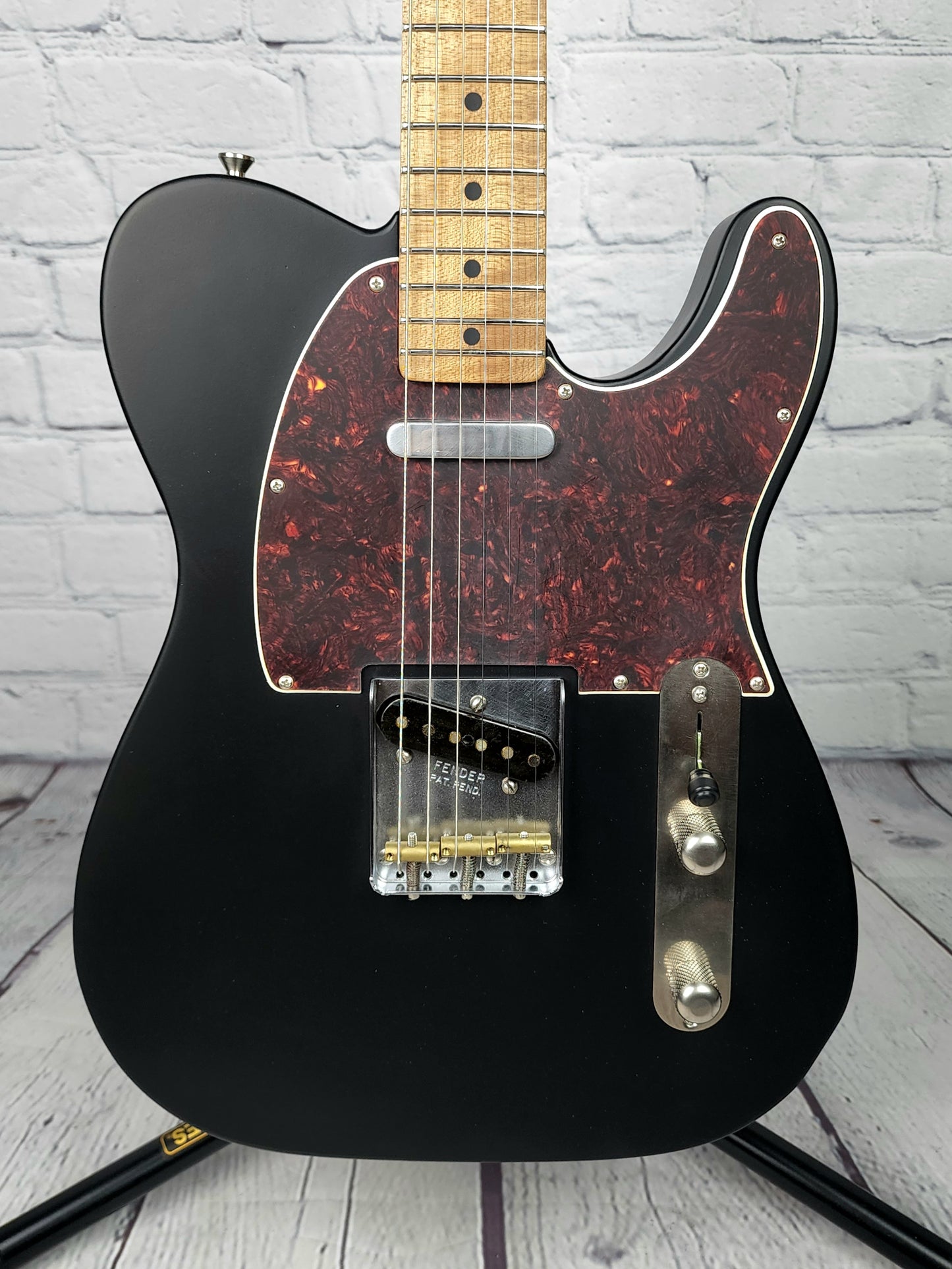 LSL Instruments Tbone One Black Electric Guitar Roasted Maple Neck Tortoise
