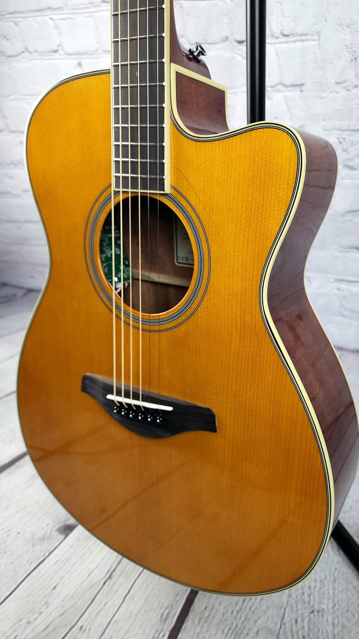 Yamaha FSC-TA VT TransAcoustic Cutaway Acoustic Guitar Vintage Tint