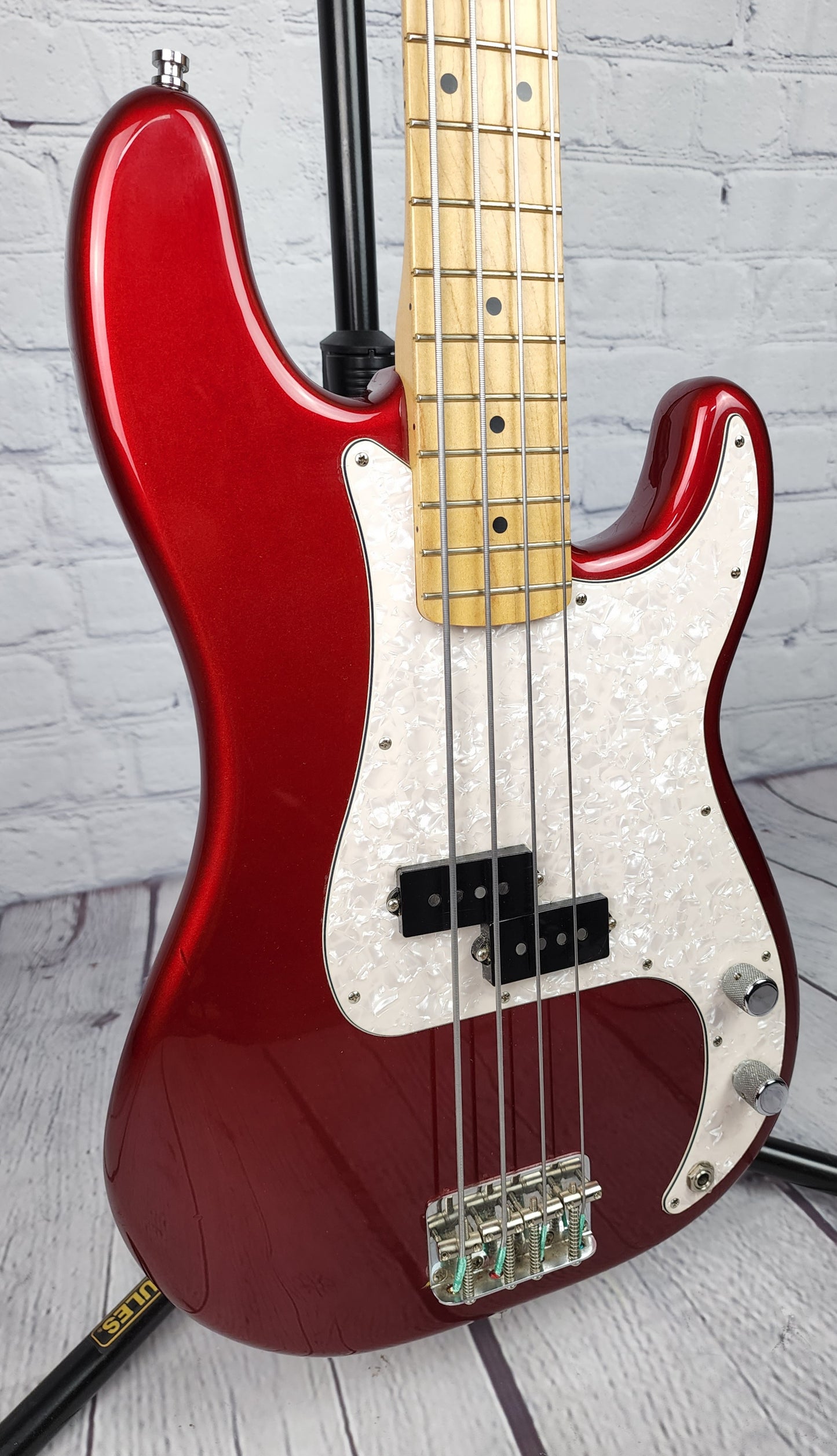 USED Fender American Special Precision Bass Candy Apple Red 2011