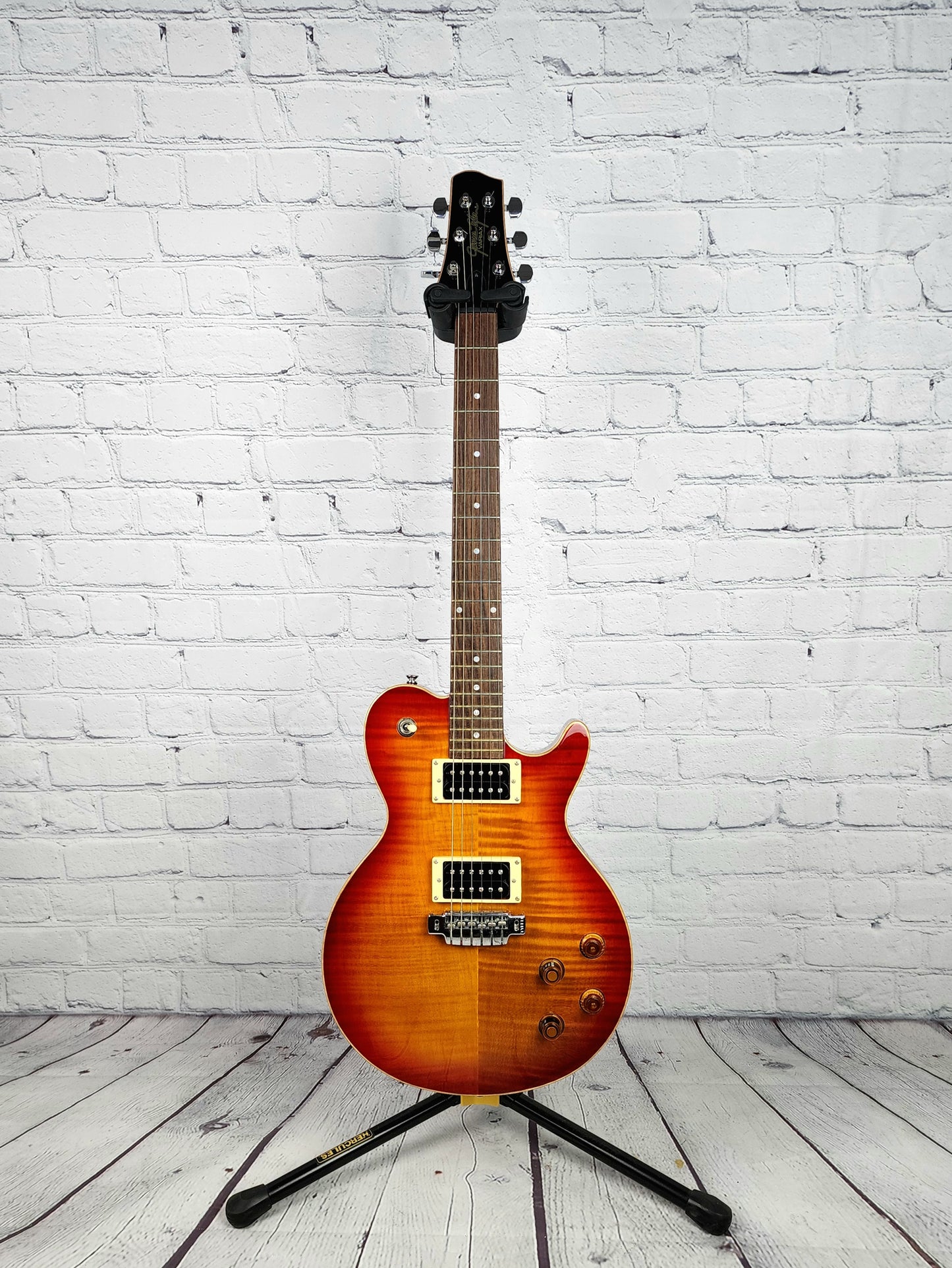 USED Line 6 James Tyler Variax JTV-59 Carved Top Electric Guitar Cherry Sunburst