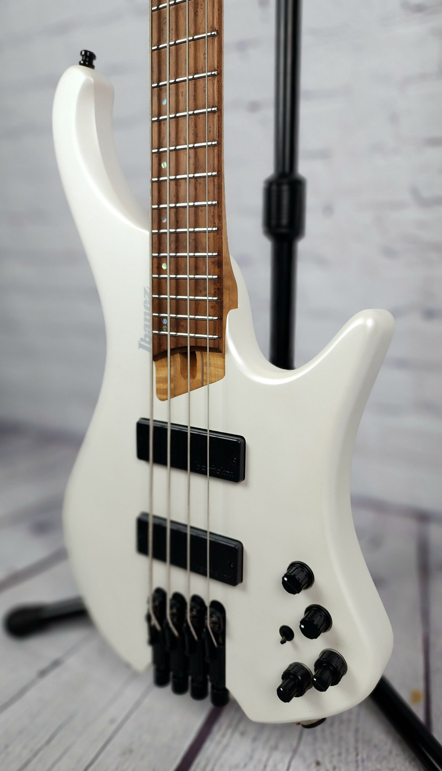 Ibanez EHB1000 PWM 4 String Bass Pearl White Metallic