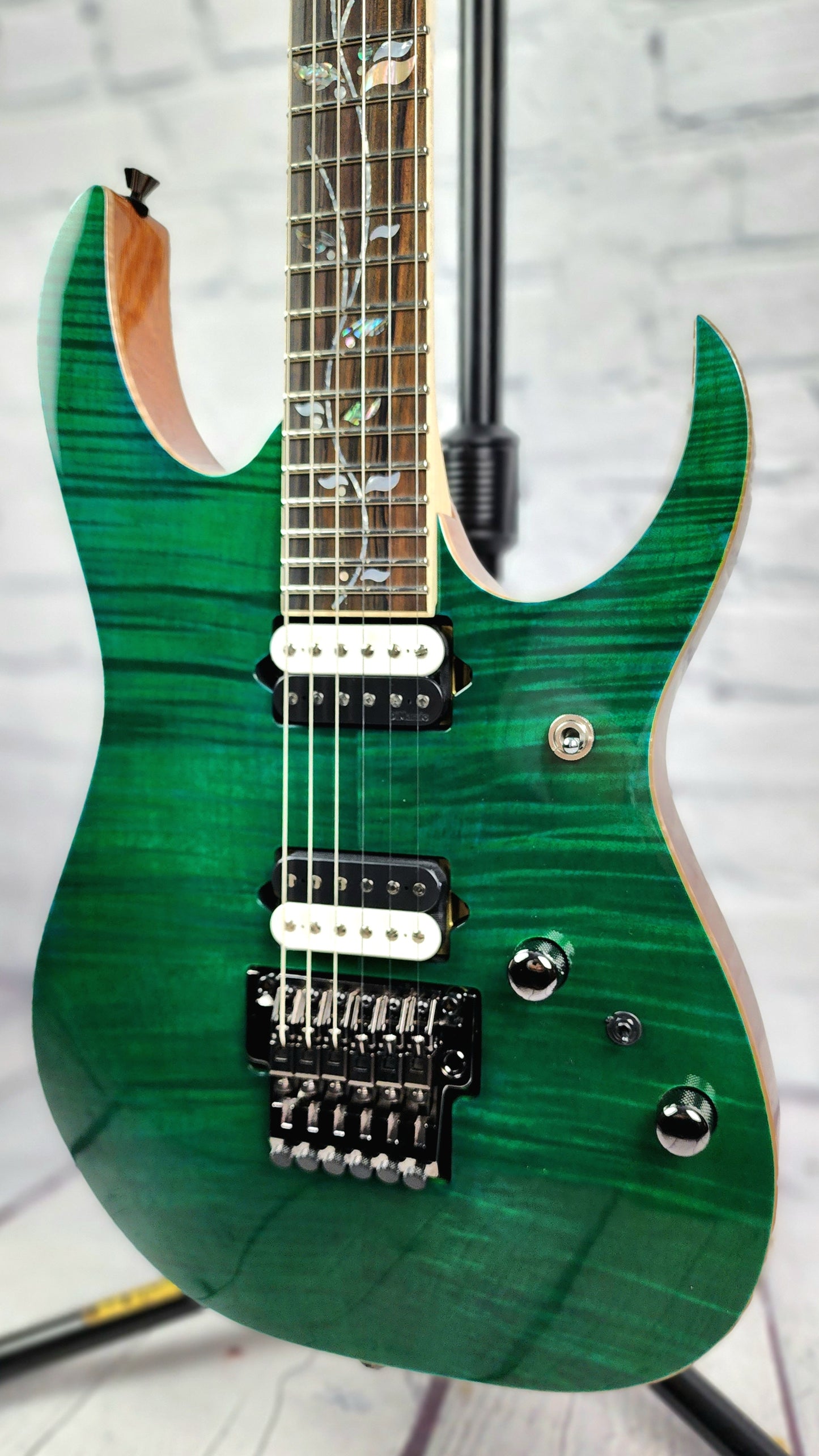 Ibanez J.Custom RG8520GE 6 String Electric Guitar Green Emerald