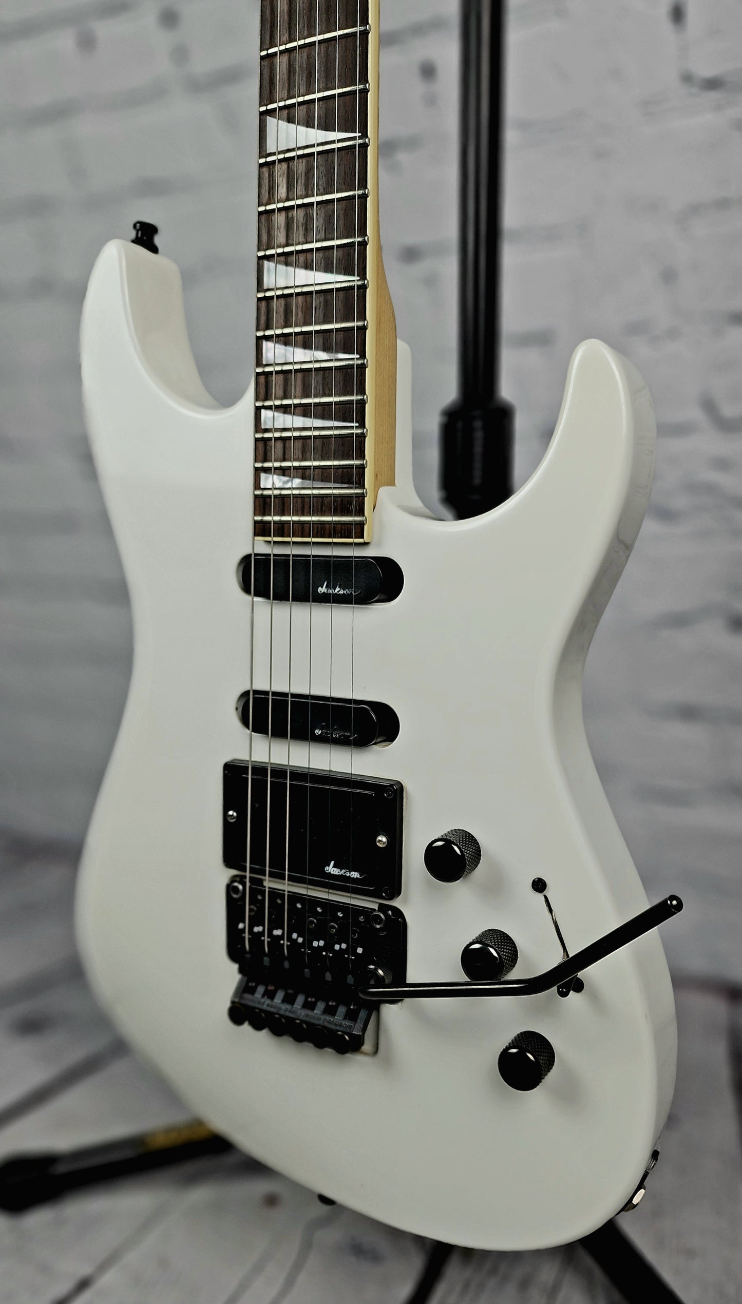 USED Charvel 475 Deluxe 1990 Electric Guitar Polar White Toothpaste Logo