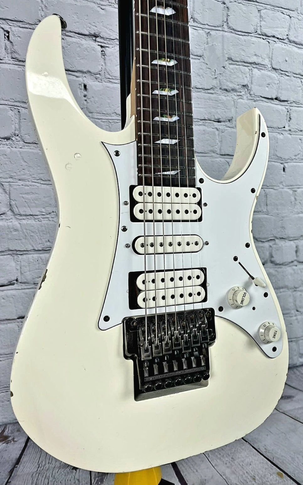 USED Ibanez Universe UV7PWH 1991 White 7 String Electric Guitar